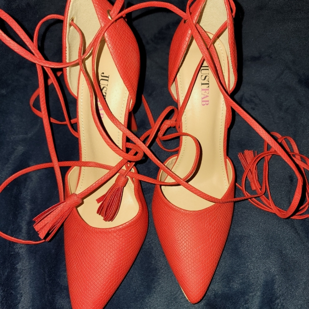 Just Fab Red pointy pumps
